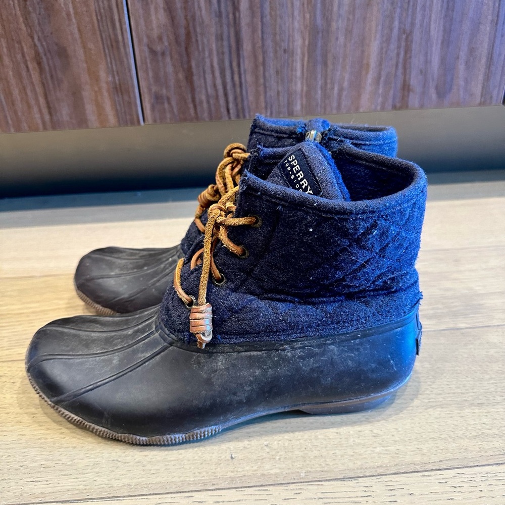 Sperry Black and Navy Duck Rain Boots Size 9
